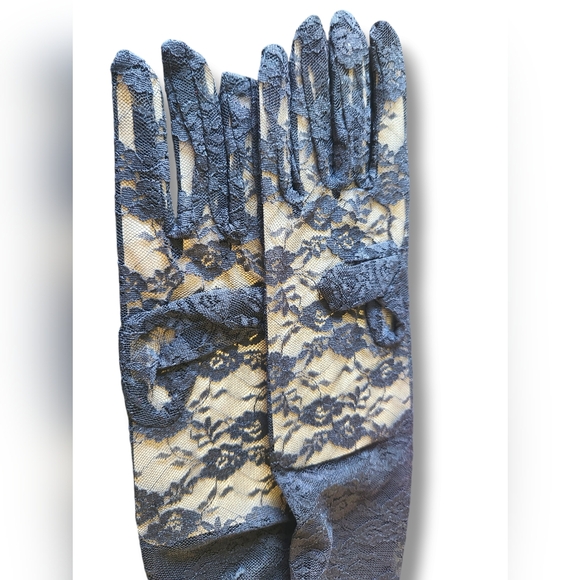 Long Lace Gloves, Sheer, Black - NEW! elegant, goth, punk, Halloween, flapper - Picture 4 of 4